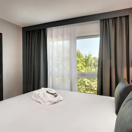 メルキュール センター アンティゴーヌ 4*